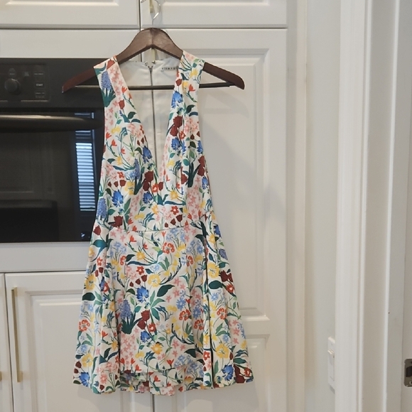 Alice + Olivia Dresses & Skirts - Alice + Olivia Multicolor Floral Backless Dress